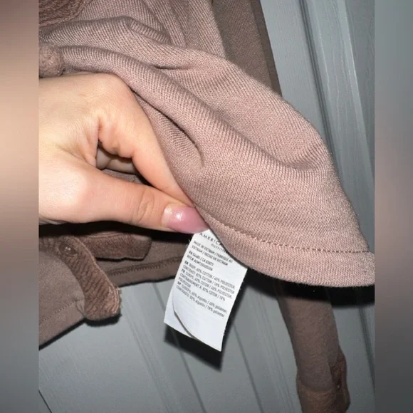 AE Cropped Button Down Hoodie - Picture 5 of 13